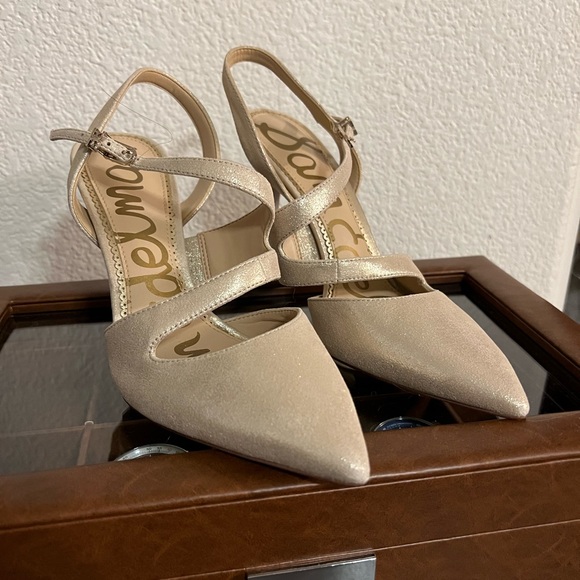 Sam Edelman pointed toe strappy heels Size 6 in Gold - Picture 2 of 2